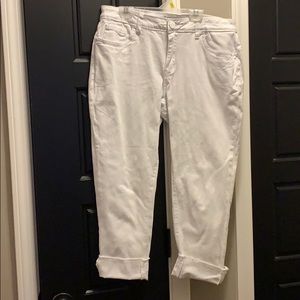 Women’s white capris